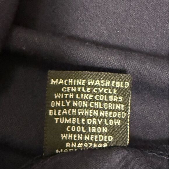 Metric Knits Navy V Neck Short Sleeve Woman’s Top with High Low Hem. Size S. - Picture 5 of 5